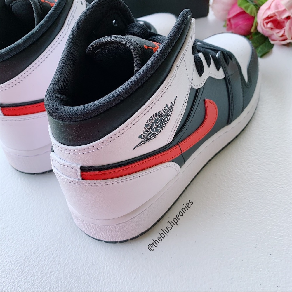 Air Jordan 1 Mid NWT - Picture 7 of 11